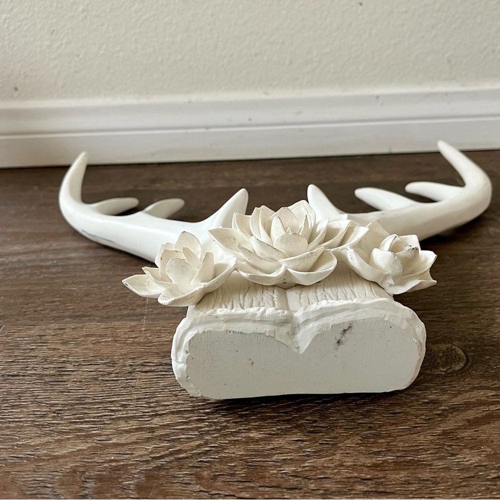 Elegant White Antler Sculpture with Floral Accent fake - Picture 8 of 11